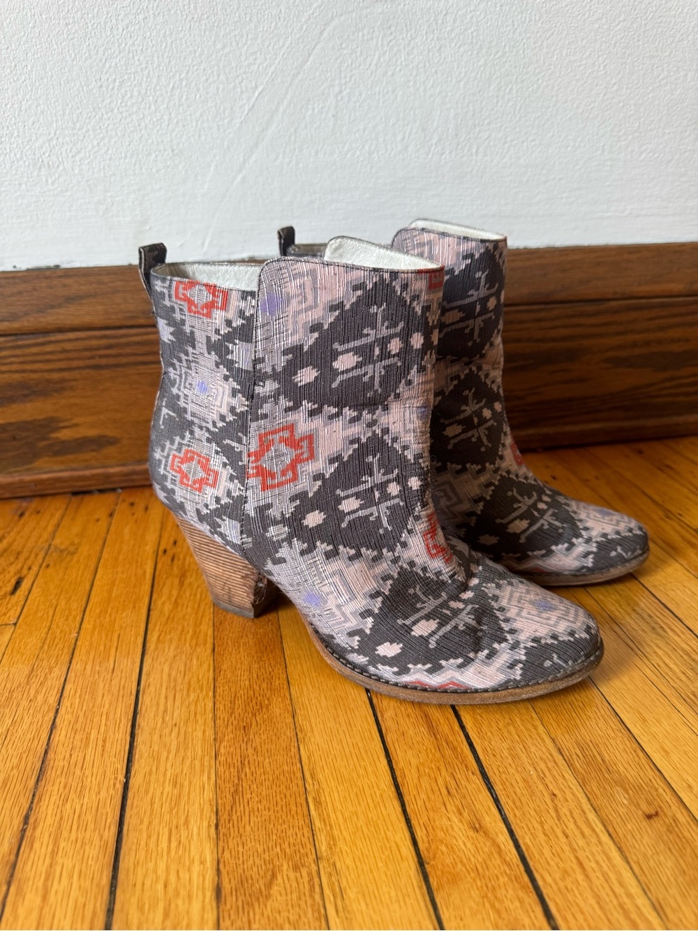 Ella Moss Pink & Gray Patterned Ankle Boots
